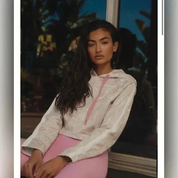 The Upside Marbled Hoodie in Soft Marble Size S - Picture 4 of 7